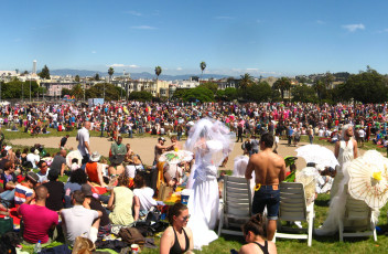 Dolores Park Panorama, Photo by Brian Zambrano (https://flic.kr/p/6jbE8V)