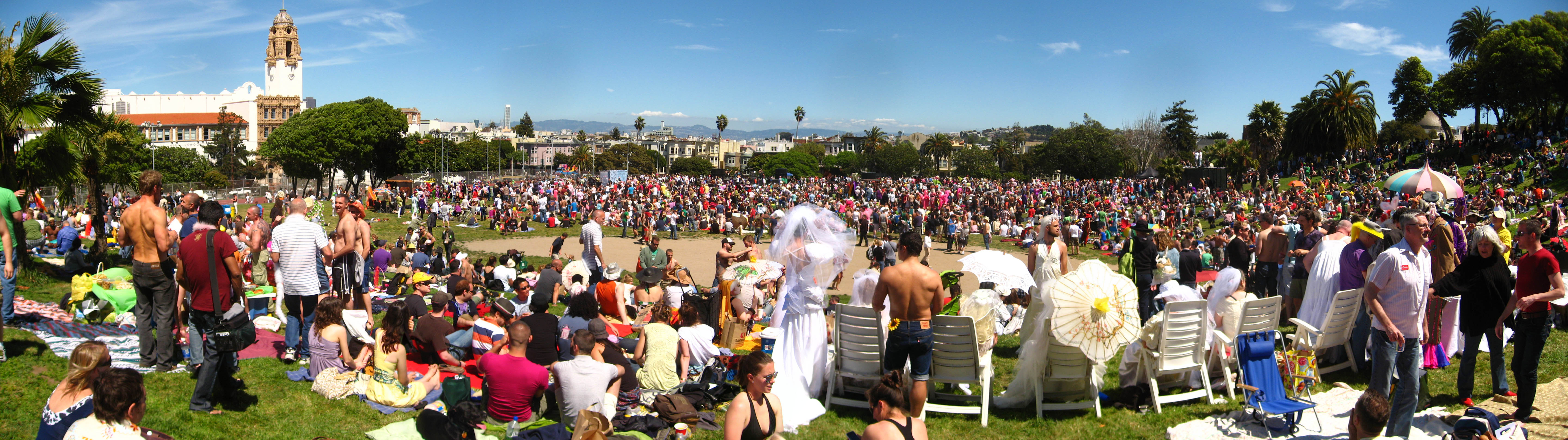 Dolores Park Panorama, Photo by Brian Zambrano (https://flic.kr/p/6jbE8V)